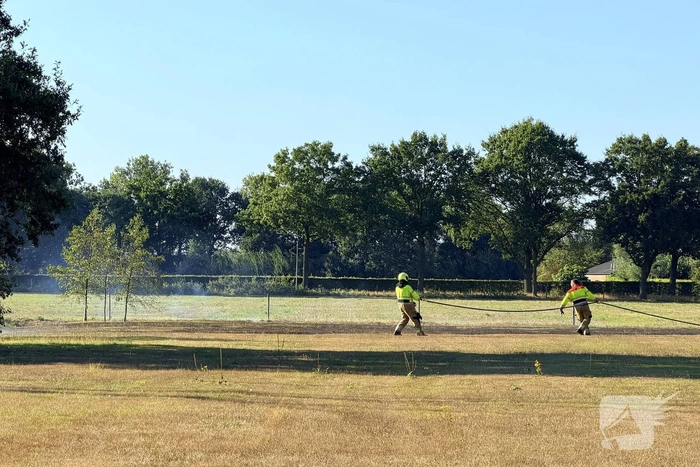 Buitenbrand op weiland geblust
