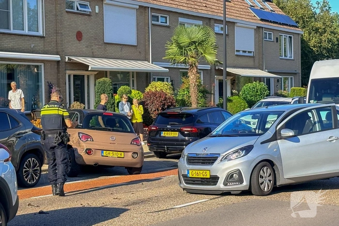 Meerdere voertuigen flink beschadigd na botsing