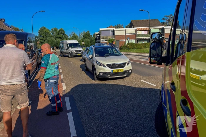 Meerdere voertuigen flink beschadigd na botsing