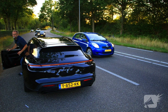 Motorrijder wijkt uit, kat komt om het leven
