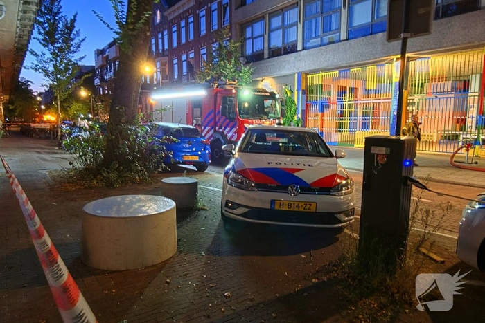 Brandweer ventileert woning na brand