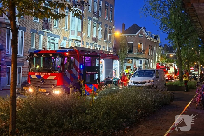 Brandweer ventileert woning na brand