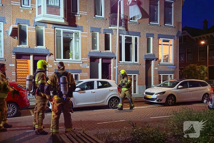 Brandweer ventileert woning na brand