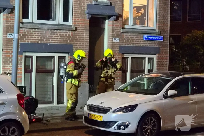 Brandweer ventileert woning na brand