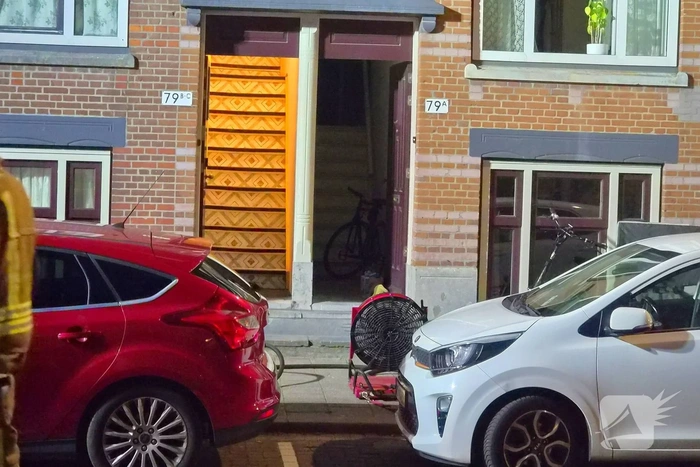 Brandweer ventileert woning na brand