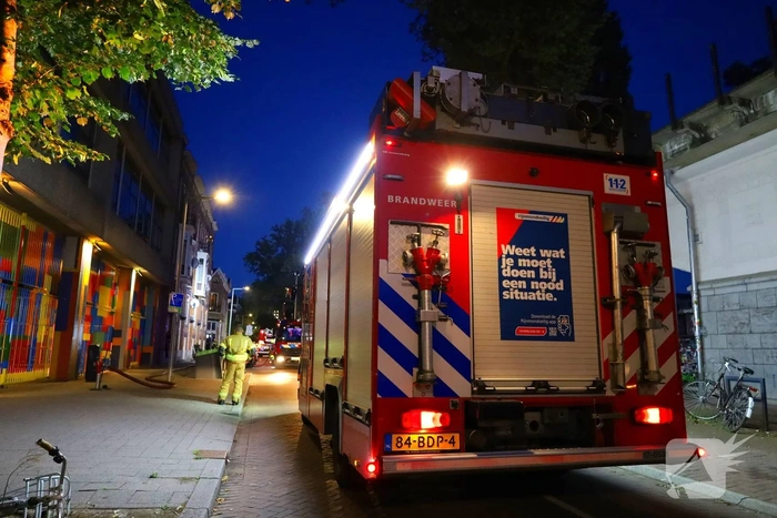 Brandweer ventileert woning na brand