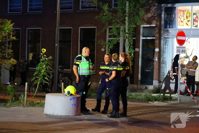 Brandweer ventileert woning na brand