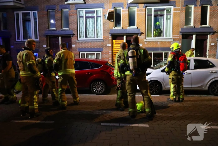 Brandweer ventileert woning na brand