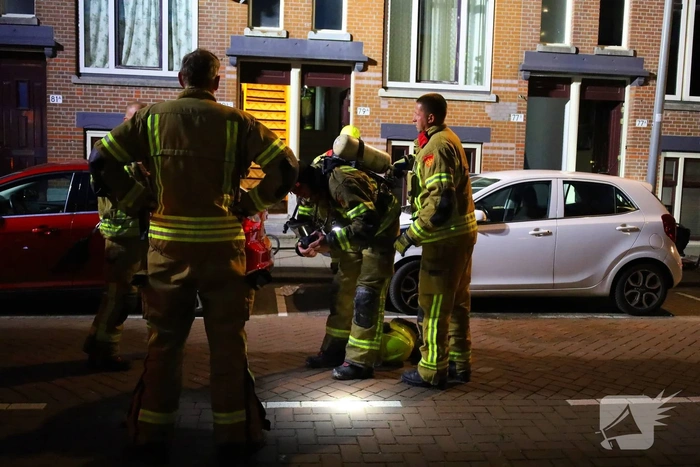 Brandweer ventileert woning na brand