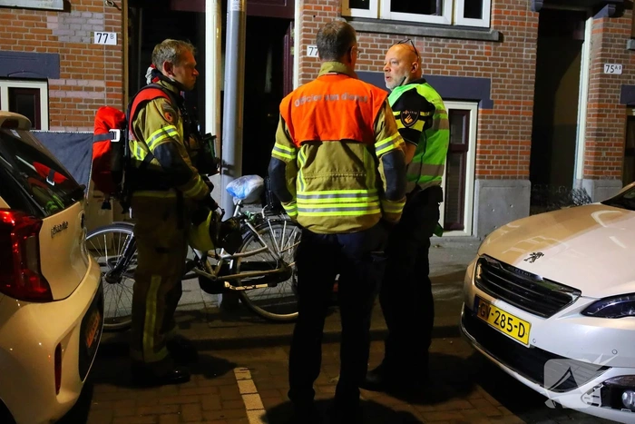 Brandweer ventileert woning na brand