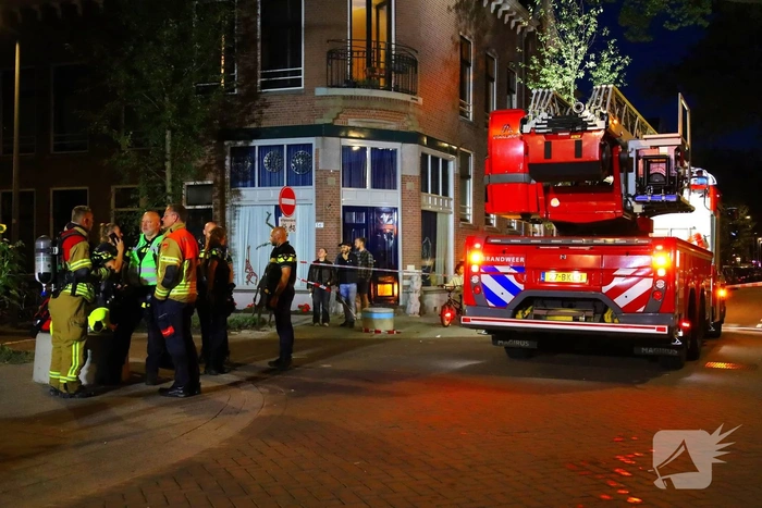 Brandweer ventileert woning na brand