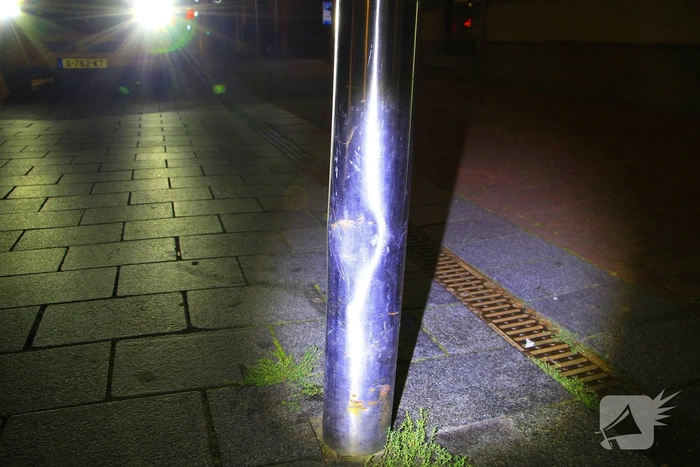 Fietster raakt gewond na aanrijding met paaltje