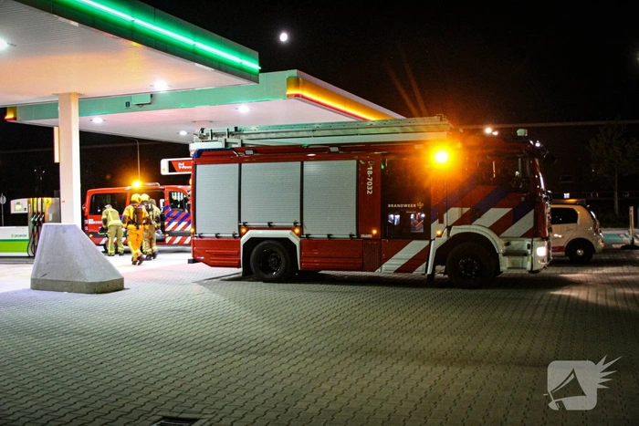 Vrachtwagen veroorzaakt milieu-incident door omverrijden leidingen