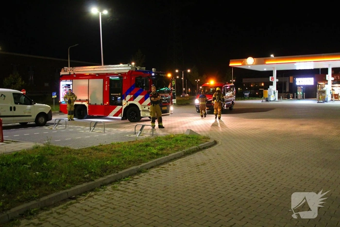 Vrachtwagen veroorzaakt milieu-incident door omverrijden leidingen