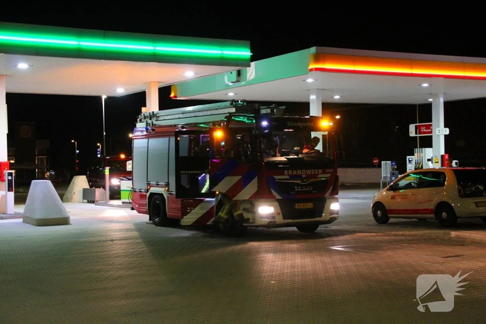 Vrachtwagen veroorzaakt milieu-incident door omverrijden leidingen