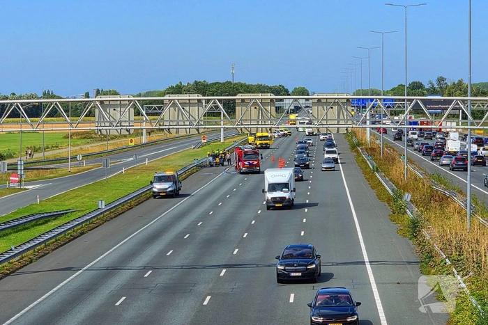 Aanhanger vliegt in brand op snelweg