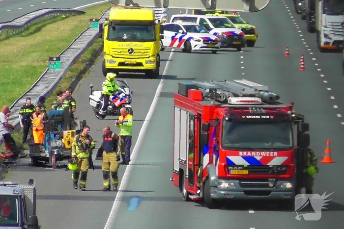 Aanhanger vliegt in brand op snelweg