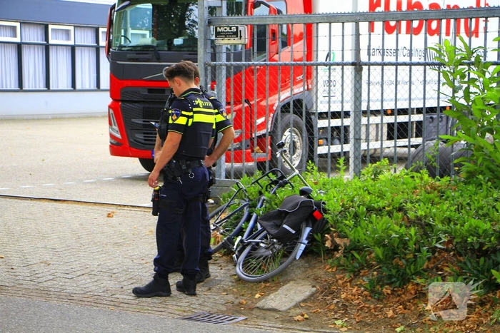 Vrachtwagen rijdt fietser aan in ongeval