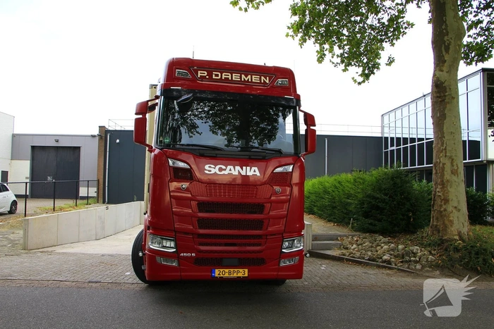 Vrachtwagen rijdt fietser aan in ongeval