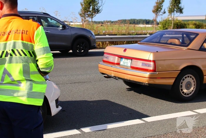 Drie voertuigen betrokken bij kop-staartbotsing op snelweg