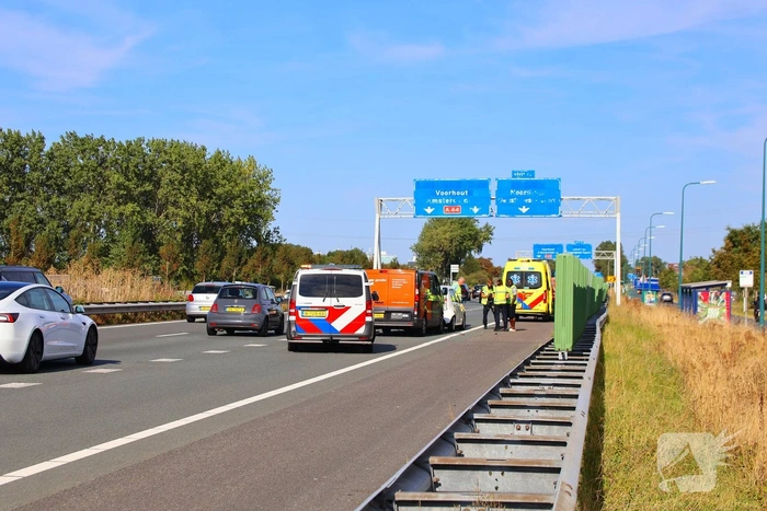 Drie voertuigen betrokken bij kop-staartbotsing op snelweg