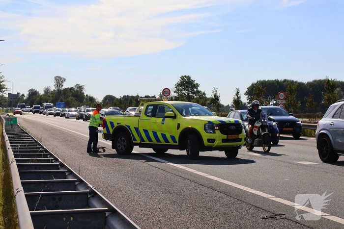 Drie voertuigen betrokken bij kop-staartbotsing op snelweg