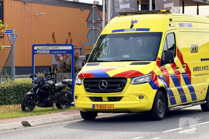 Motorrijder gewond na aanrijding met auto