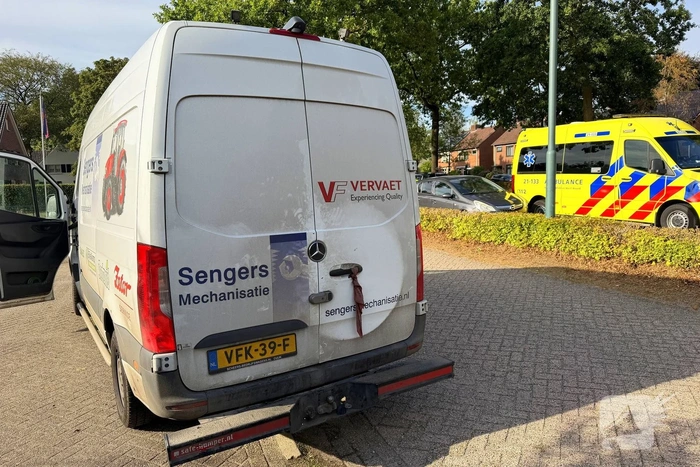 Ongeval met drie voertuigen leidt tot lichte verwondingen