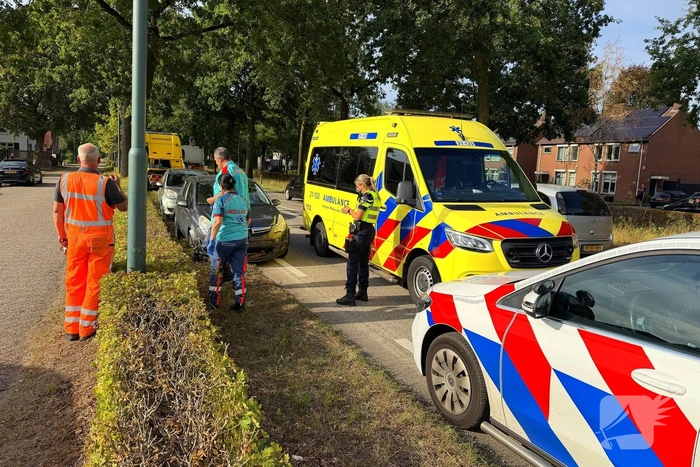 Ongeval met drie voertuigen leidt tot lichte verwondingen
