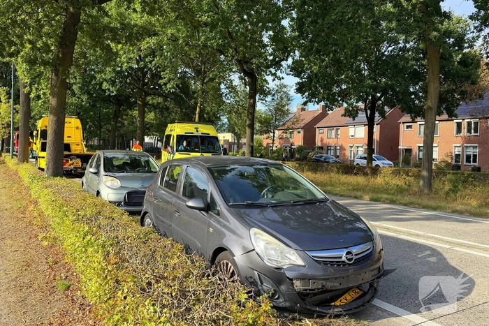 Ongeval met drie voertuigen leidt tot lichte verwondingen