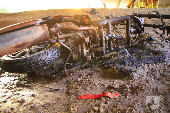 Scooter volledig verwoest door brand