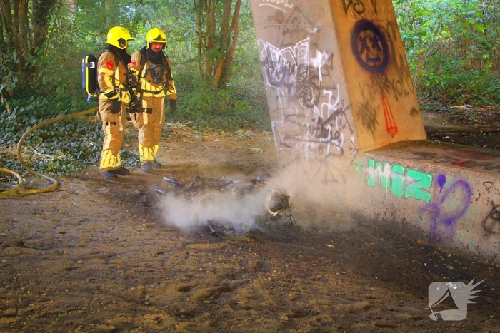 Scooter volledig verwoest door brand