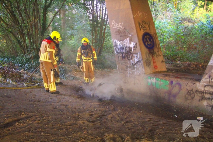 Scooter volledig verwoest door brand