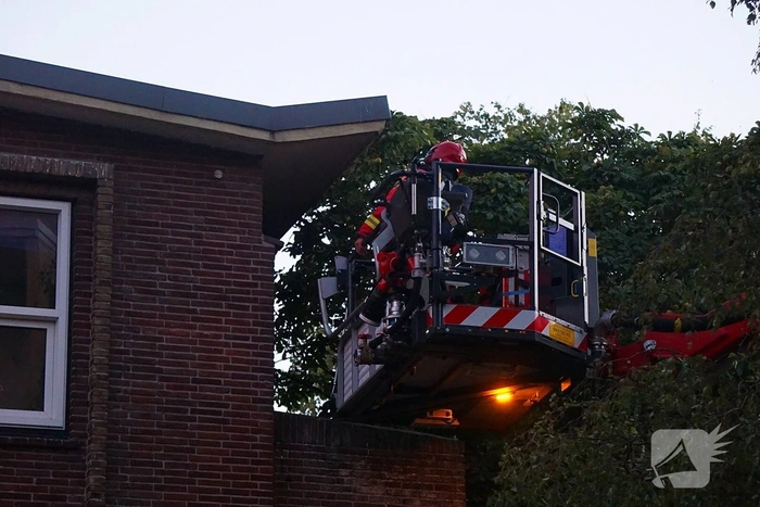 Brand in woning leidt tot grote inzet van brandweer
