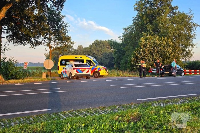 Aanrijding tussen bestelbus en personenwagen