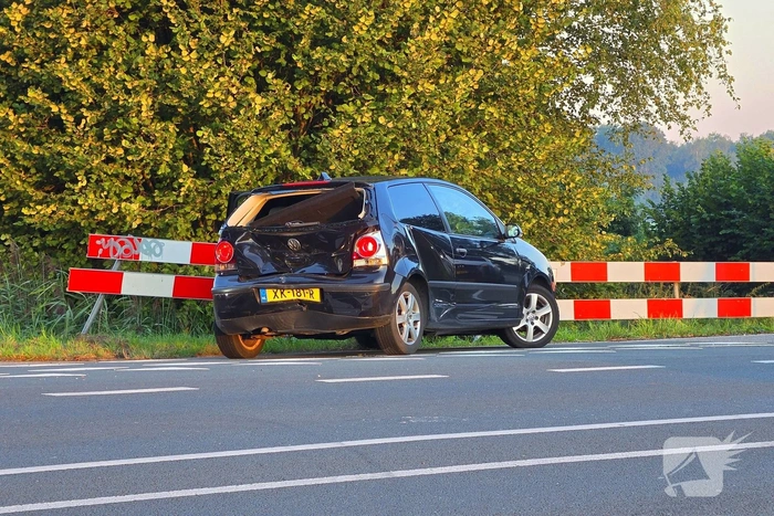 Aanrijding tussen bestelbus en personenwagen
