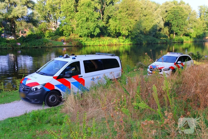 Achtergelaten fiets en tas zorgen voor melding persoon te water