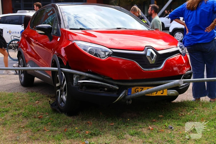 Automobilist vergist rempedaal met gaspedaal; fietser geraakt door auto