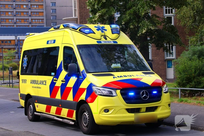 Automobilist vergist rempedaal met gaspedaal; fietser geraakt door auto
