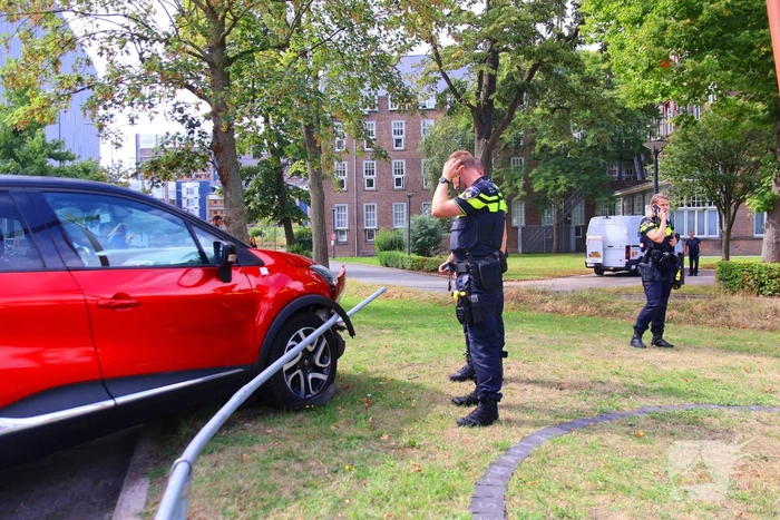 Automobilist vergist rempedaal met gaspedaal; fietser geraakt door auto