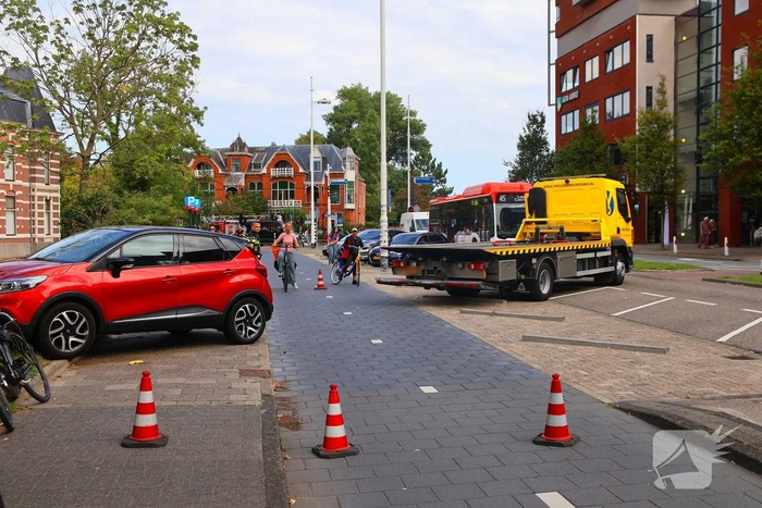 Automobilist vergist rempedaal met gaspedaal; fietser geraakt door auto