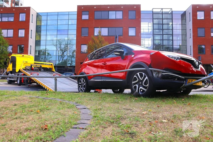Automobilist vergist rempedaal met gaspedaal; fietser geraakt door auto
