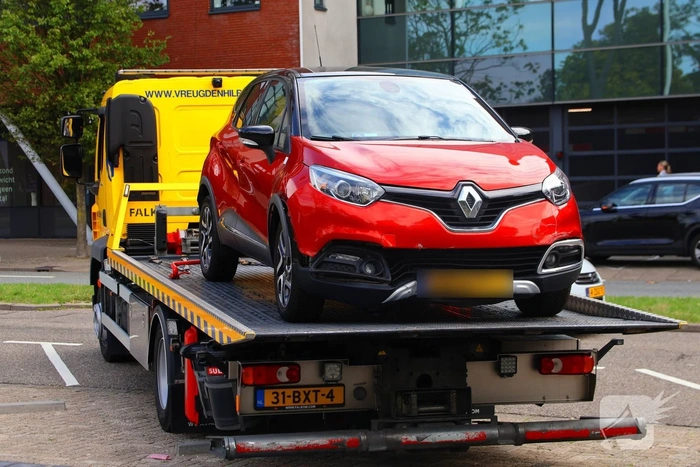 Automobilist vergist rempedaal met gaspedaal; fietser geraakt door auto