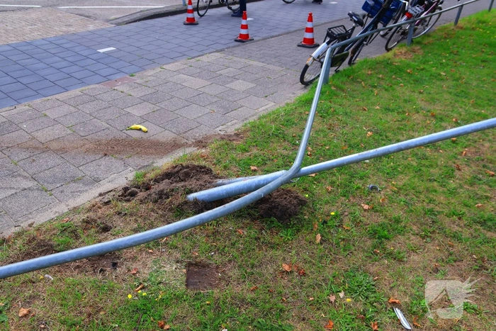 Automobilist vergist rempedaal met gaspedaal; fietser geraakt door auto