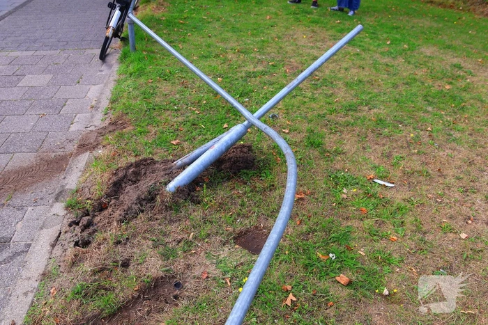 Automobilist vergist rempedaal met gaspedaal; fietser geraakt door auto