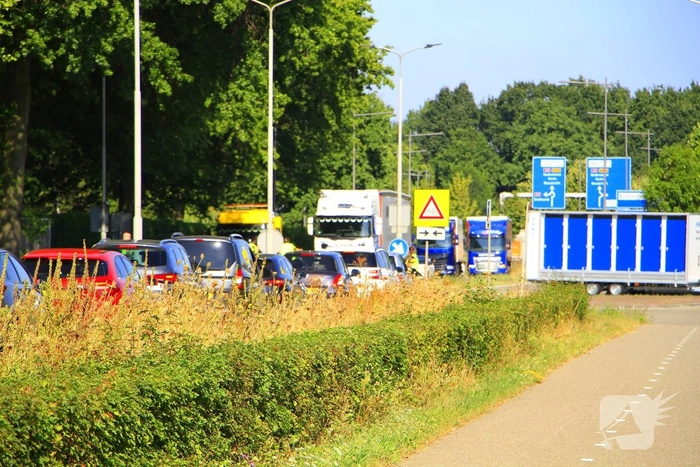 Botsing op drukke weg veroorzaakt file