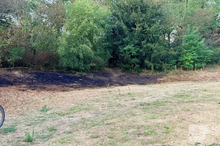 Buitenbrand in speeltuin geblust