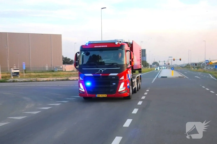 Brandweer bestrijdt middelbrand bij afvalverwerker