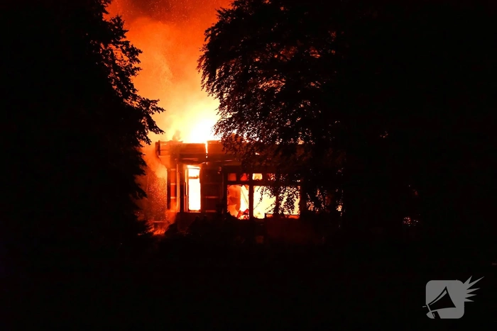 Grote brand verwoest monumentale boerderij