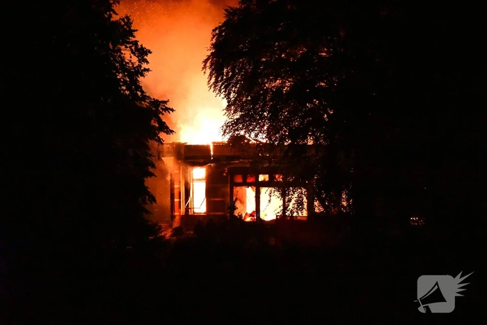 Grote brand verwoest monumentale boerderij